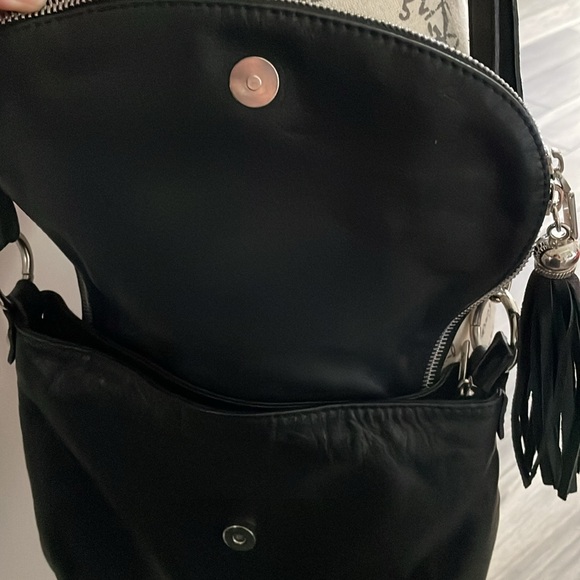 Old Florence Leather Factory black crossbody purse. - Picture 4 of 10